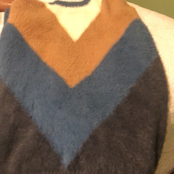 Warm‎ fuzzy sweater - Picture 3 of 4